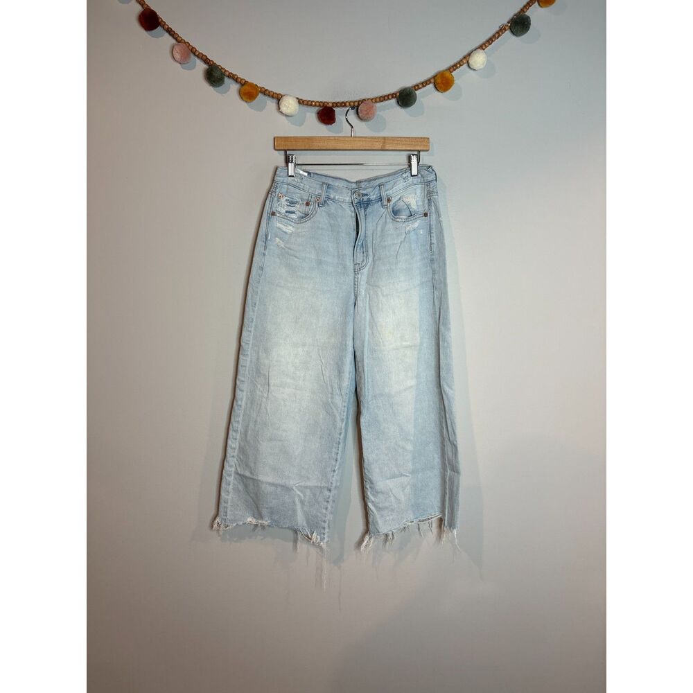 American Eagle light wash Wide Leg Crop jeans